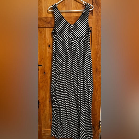Motherhood Maternity Size Medium Black & White Maxi Dress - Picture 2 of 5